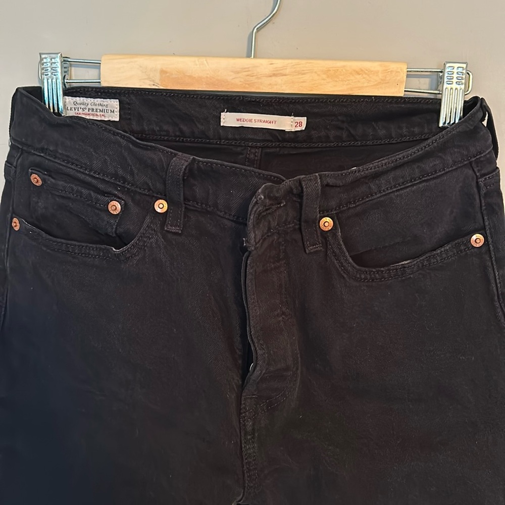 Levi’s wedgie straight black jeans size 28